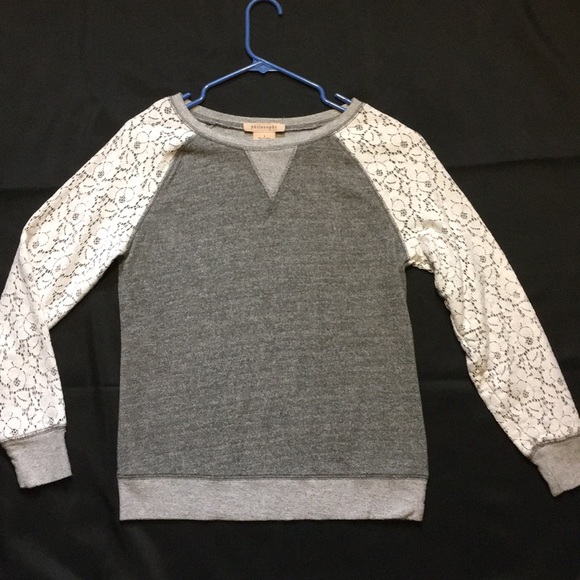 Philosophy Tops - Gray sweater with floral sleeves